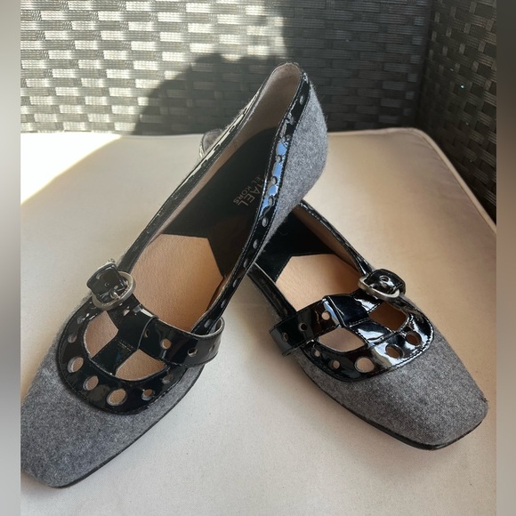 Michael Kors Women’s Grey Wool and Leather Mary‎ Jane Buckle Flats Size 8 - Picture 4 of 8